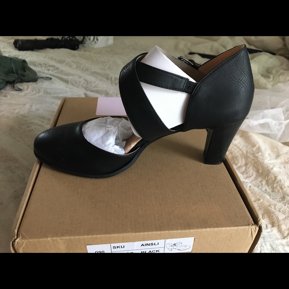 Shoes - Picture 3 of 7